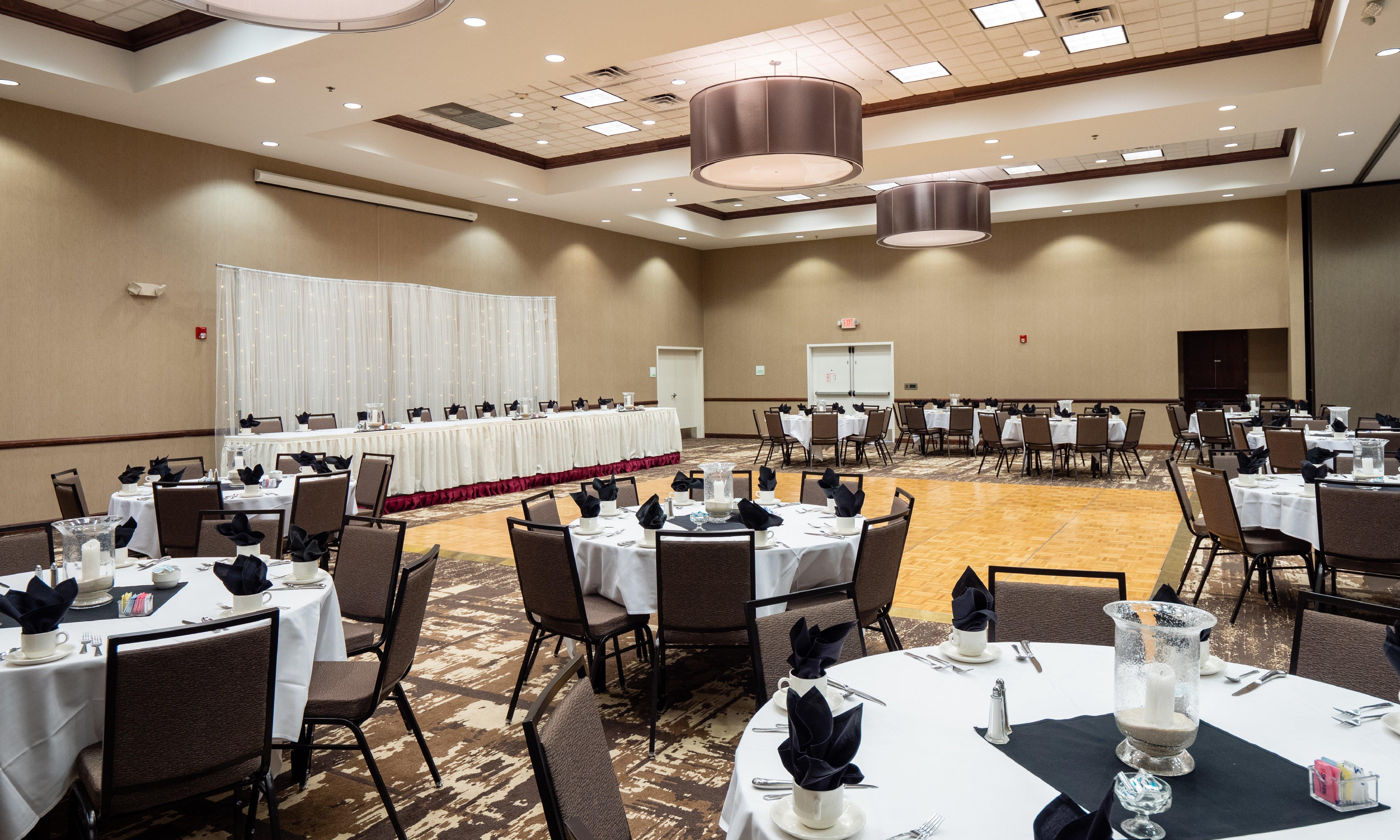 Holiday Inn Conference Center Marshfield, An Ihg Hotel Exterior foto