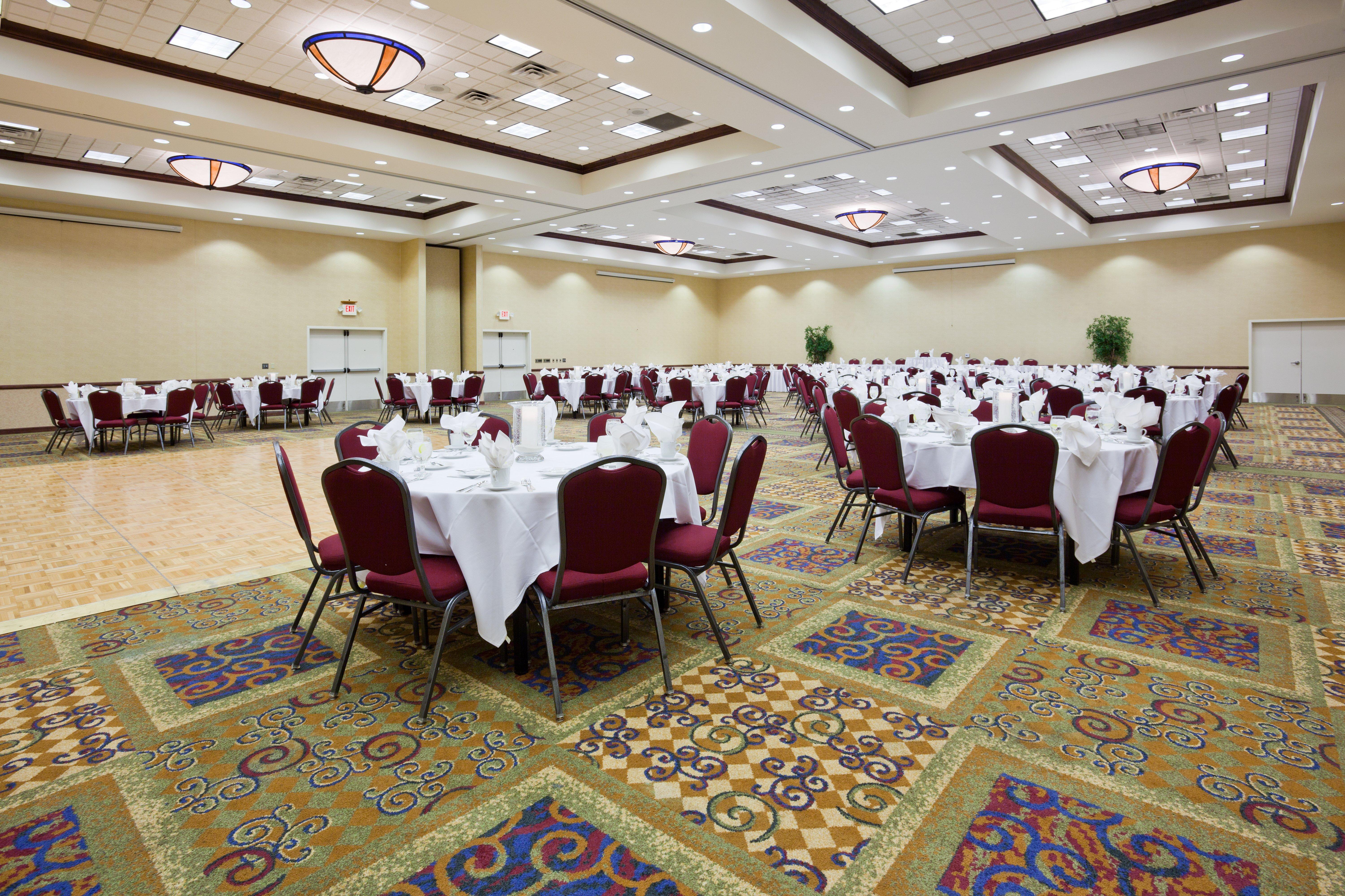 Holiday Inn Conference Center Marshfield, An Ihg Hotel Exterior foto