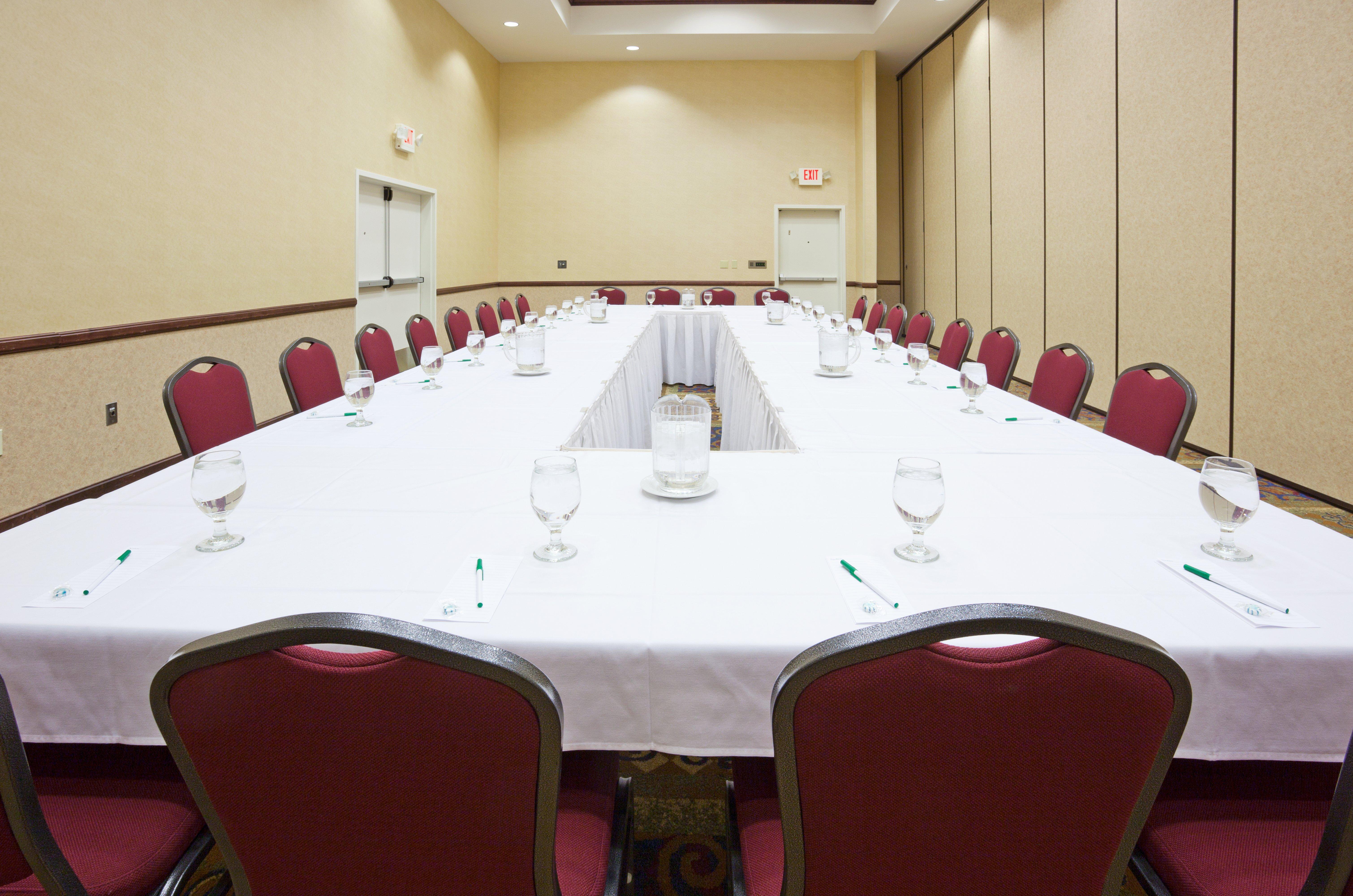 Holiday Inn Conference Center Marshfield, An Ihg Hotel Exterior foto