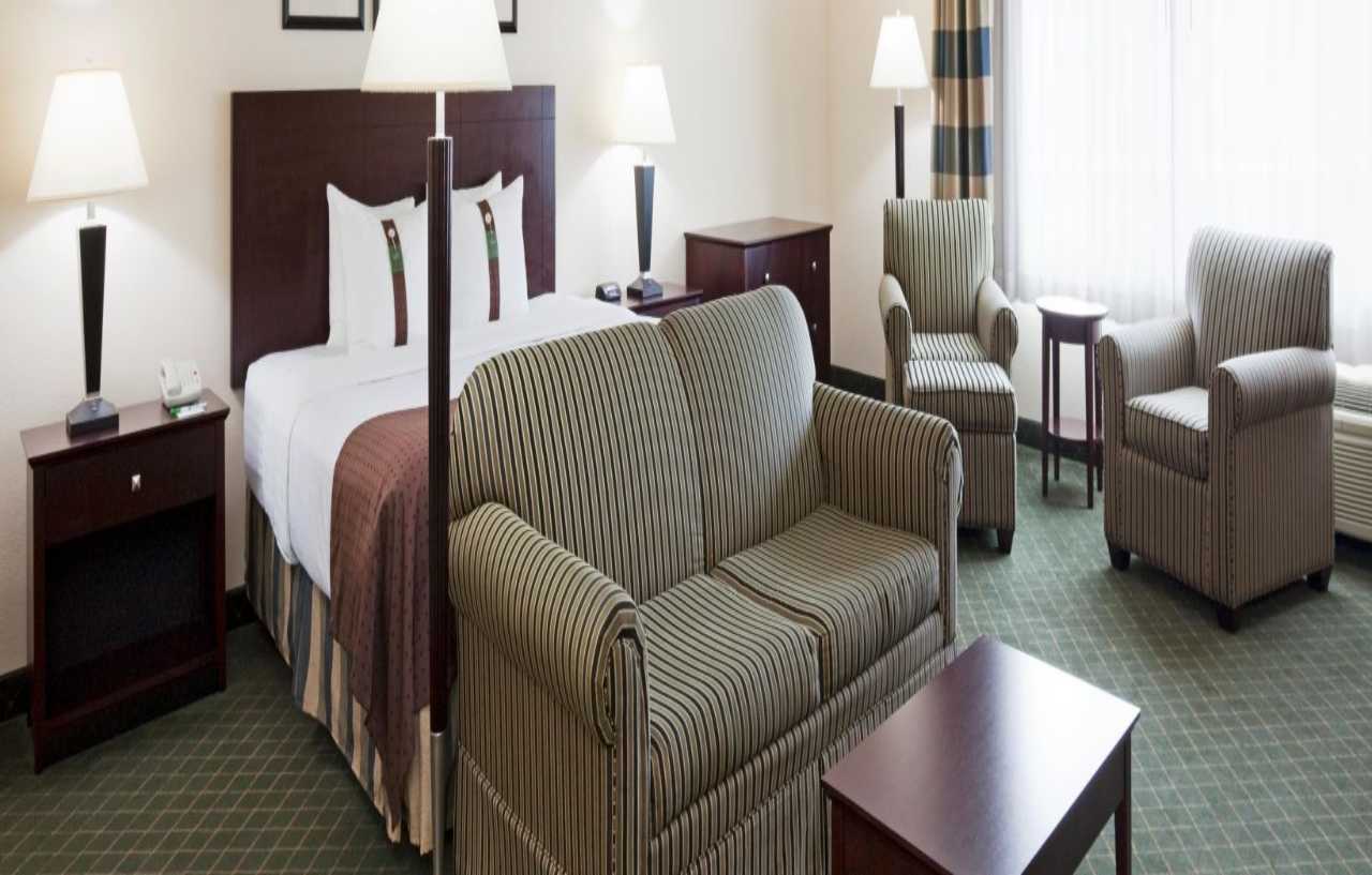 Holiday Inn Conference Center Marshfield, An Ihg Hotel Exterior foto